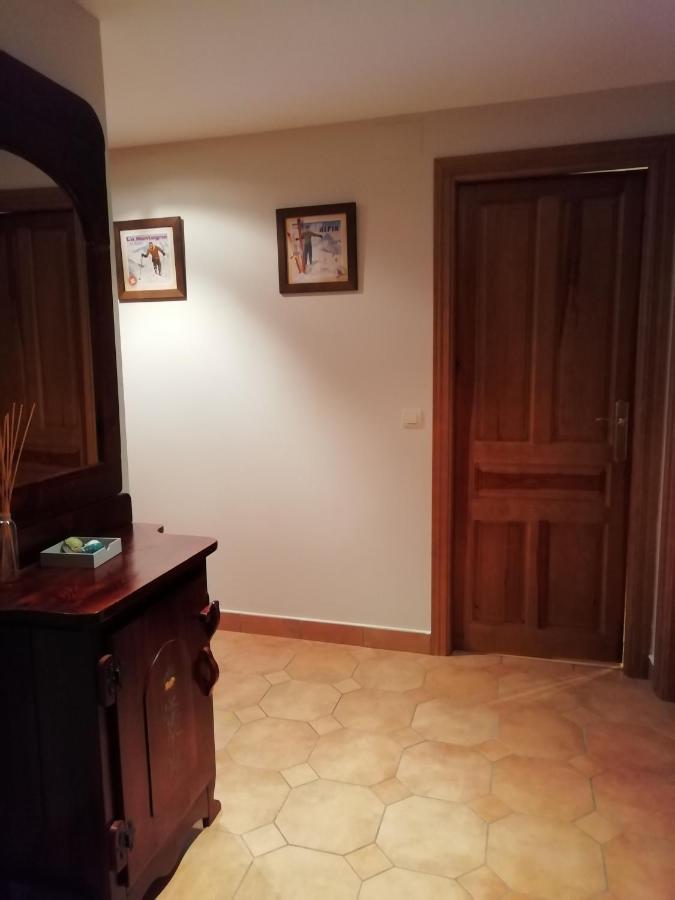 Apartamento Familiar Con Vistas Y Garage La Portiecha Apartment Sallent De Gallego Ngoại thất bức ảnh
