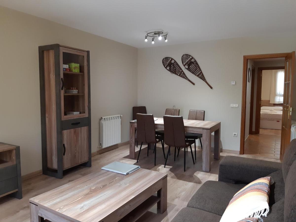 Apartamento Familiar Con Vistas Y Garage La Portiecha Apartment Sallent De Gallego Ngoại thất bức ảnh
