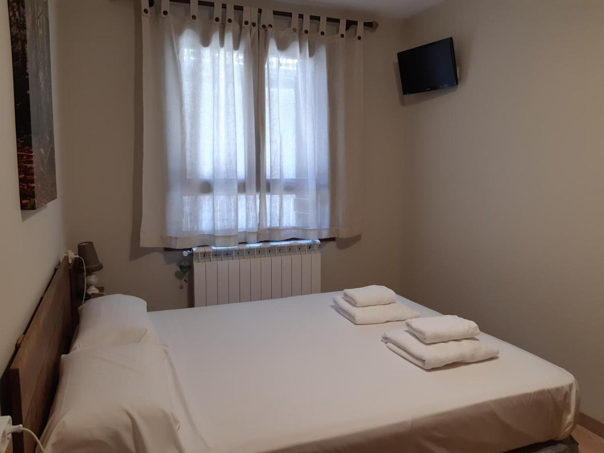 Apartamento Familiar Con Vistas Y Garage La Portiecha Apartment Sallent De Gallego Ngoại thất bức ảnh