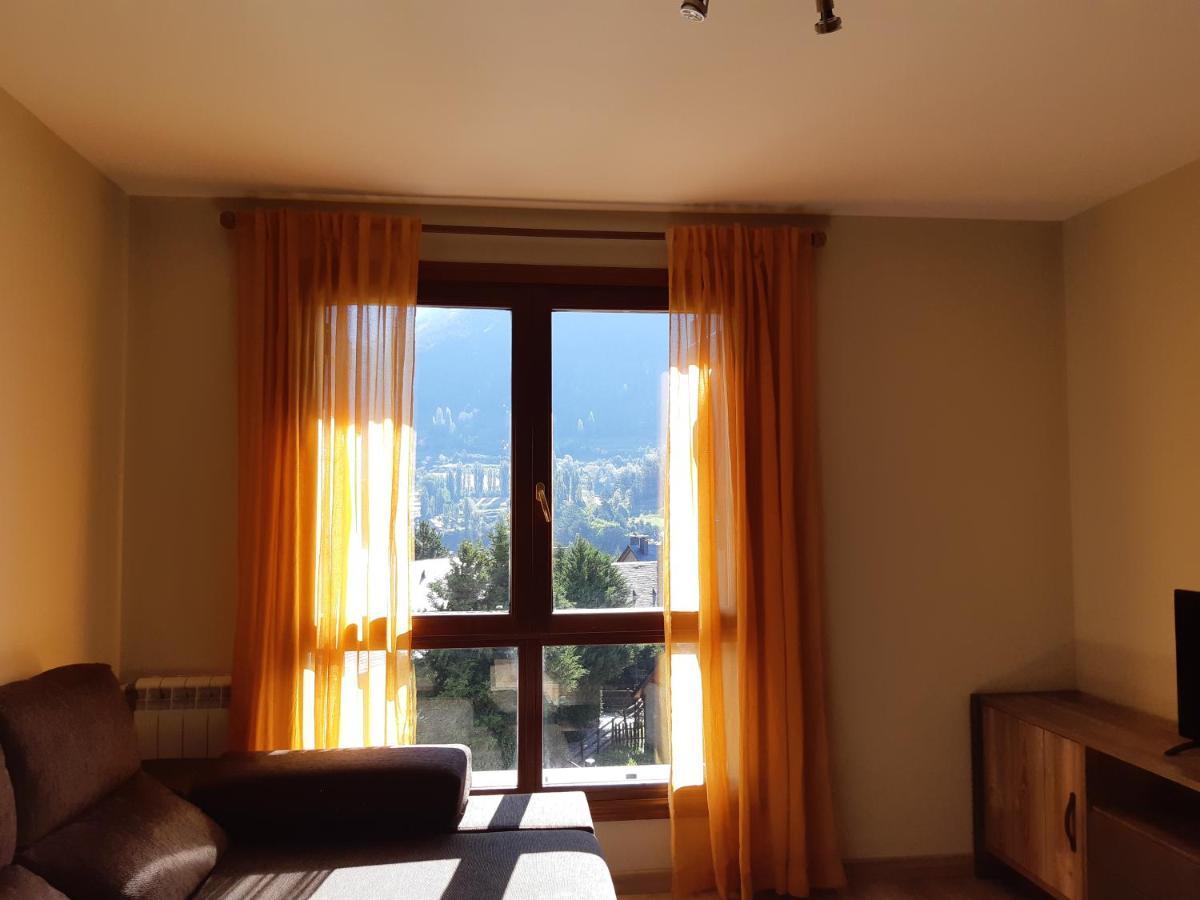 Apartamento Familiar Con Vistas Y Garage La Portiecha Apartment Sallent De Gallego Ngoại thất bức ảnh